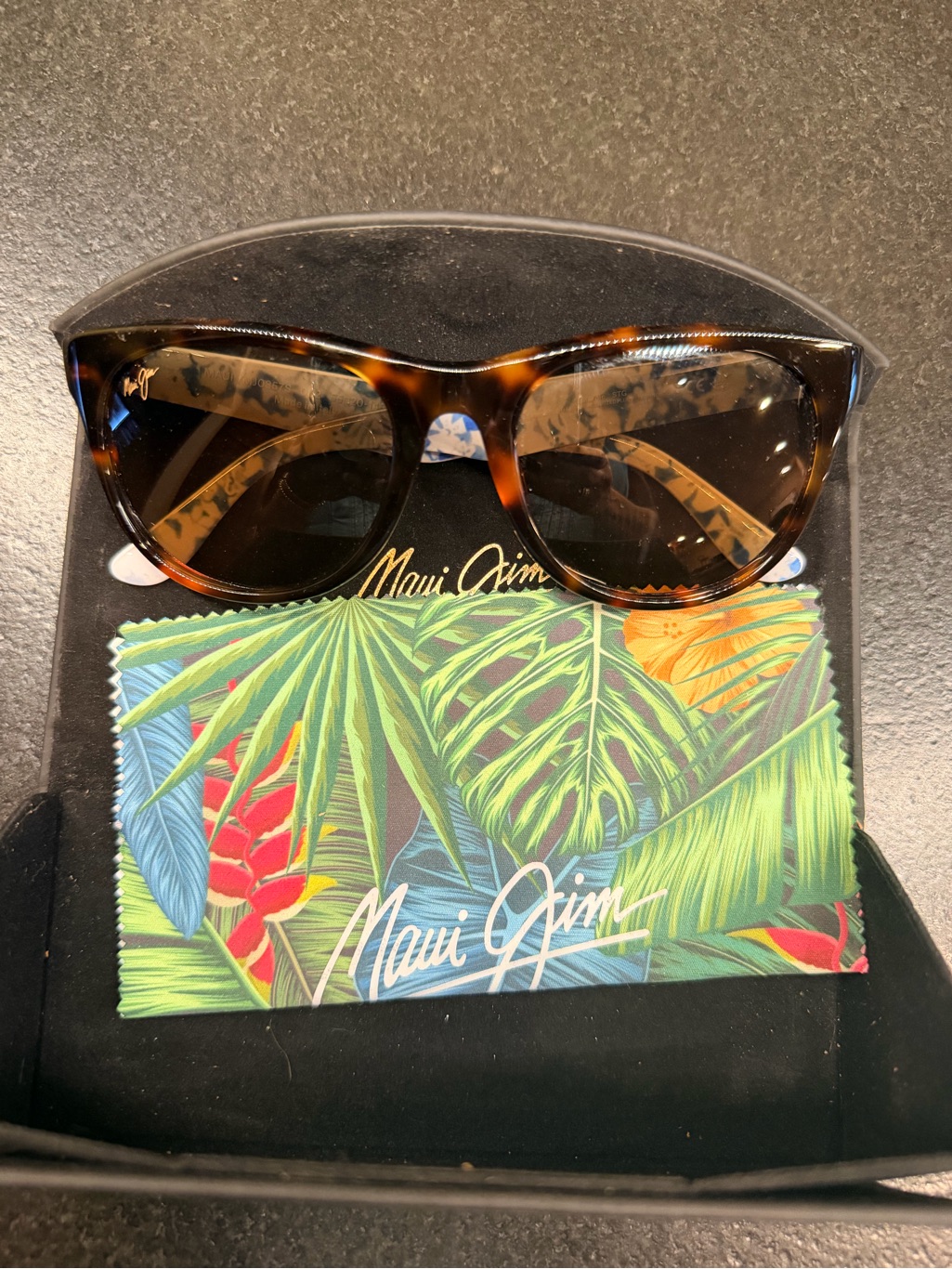 Tommy Bahama Tortoiseshell Sunglasses - Brown Gradient Lenses